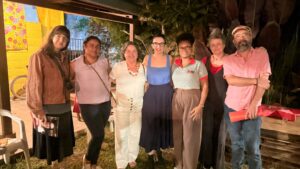 Luma, Renata, Cidinha, Ana Pimentel, Edimara, Beatriz e Giovani, de pé lado a lado para a foto. 